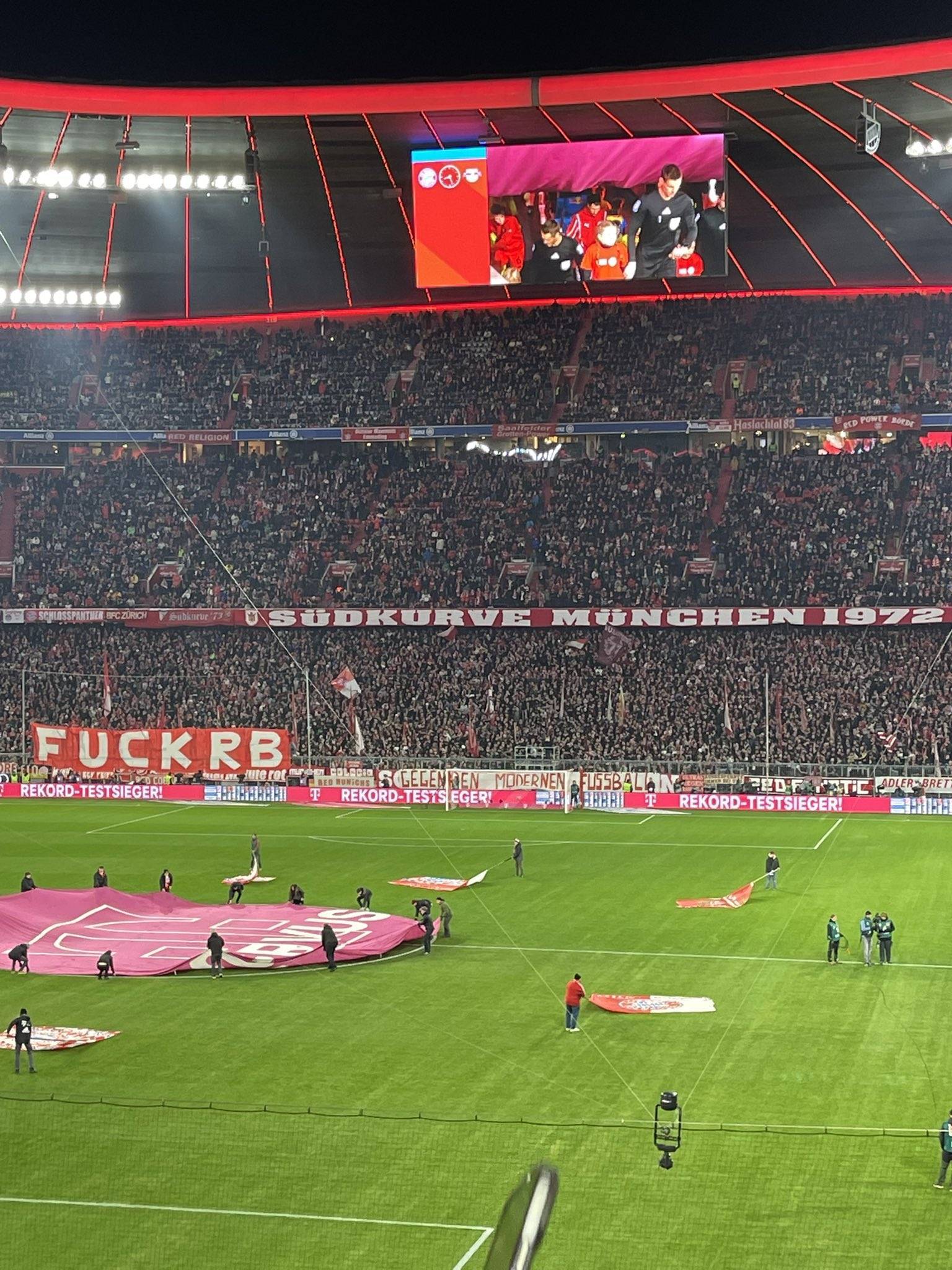 包含RB莱比锡主场大捷，紧追德甲前三的词条