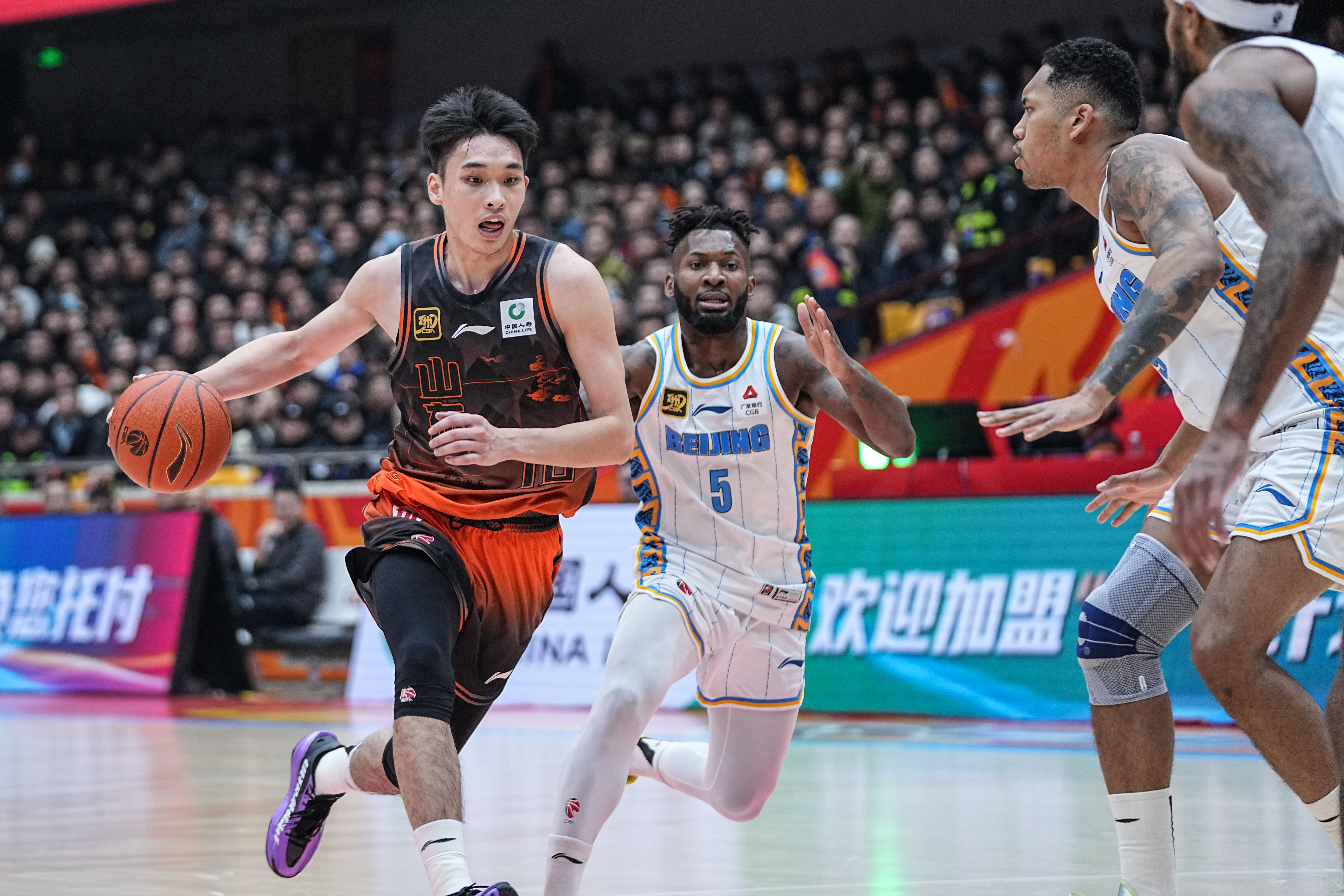 关于顶级球队对决赛场，热力激战在即让人期待的信息