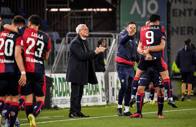 包含卡利亚里客场战胜巴里，取得客场胜利的词条