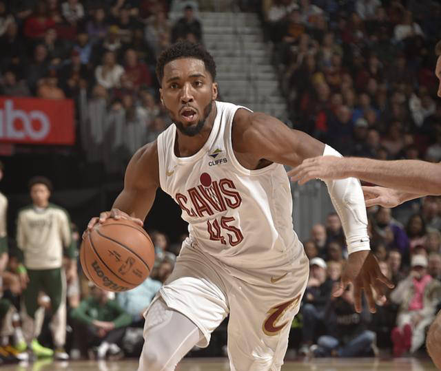 雄鹿大胜骑士，字母哥爆冷虐杀对手