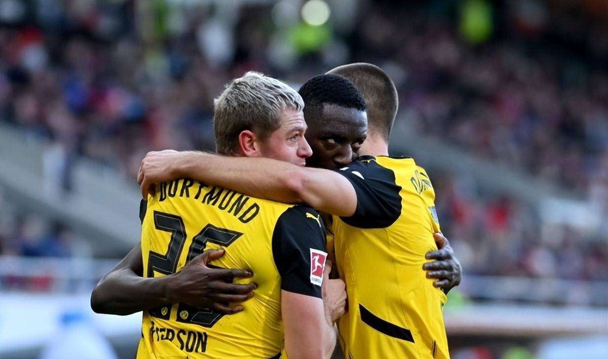 关于多特蒙德五连胜继续领跑积分榜，本泽马主帅陷下课危机！的信息